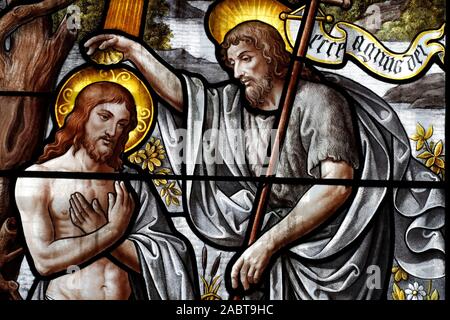 Notre Dame de Beaune basilica. Il Battesimo di Gesù Cristo da Giovanni il Battista. Beaune. La Francia. Foto Stock