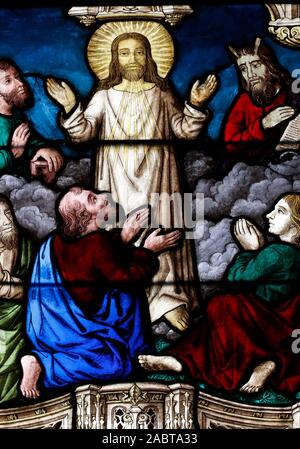 La Basilica di San Pietro. Festa dell Ascensione di Gesù Cristo. Finestra di vetro colorato. Dreux. La Francia. Foto Stock