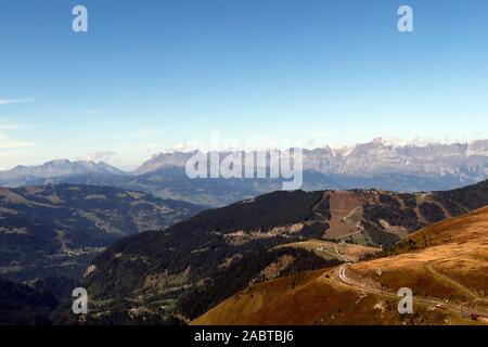 Il paesaggio delle Alpi Francesi in estate. Saint Gervais. La Francia. Foto Stock