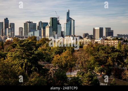 Vista del Jardin d'Acclimatation e il quartiere degli affari La Défense, Francia. Foto Stock