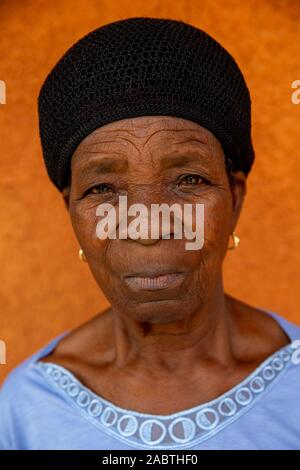 Oasi di amore, un centro cattolico per i disabili mentali persone in Kpalime, Togo. Madre di una persona disabile. Foto Stock