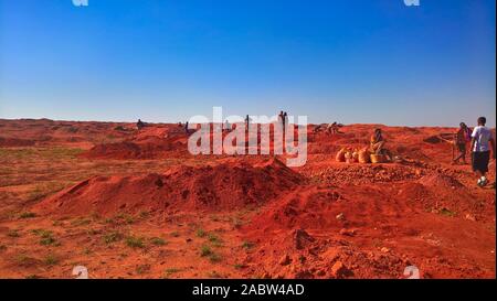 Miniere di gemme, oro e zaffiri 08 dicembre 2018 Ilakaka Ihosy distretto, Regione di Ihorombe, Madagascar Foto Stock