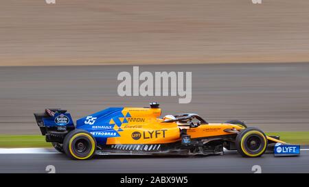 Carlos Sanz sulla via della McLaren MCL34, prove libere di venerdì. Gran Premio di Gran Bretagna a Silverstone, 2019 Foto Stock