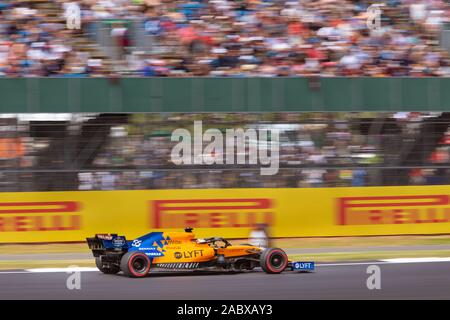 Carlos Sanz sulla via della McLaren MCL34, prove libere di venerdì. Gran Premio di Gran Bretagna a Silverstone, 2019 Foto Stock