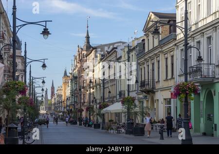 Vista di Piotrkowska Street con edifici storici in stile Art Nouveau, Łódź, Polonia Foto Stock