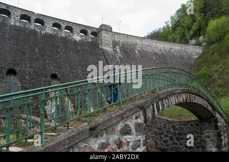 L'acqua della diga in Zagórze Śląskie, Sudety Mountains, Polonia Foto Stock