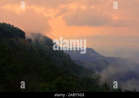 Scenario paesaggistico di Palani Hills a kodaikanal hill station in mattinata, tamilnadu in India Foto Stock