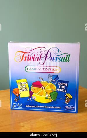 Trivial Pursuit Family Edition gioco di bordo da Hasbro Gaming Foto Stock