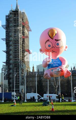 Londra, UK, 29 Nov 2019, questioni di popolazione ha lanciato un Baby Blimp in piazza del Parlamento affermando che le famiglie più piccole sono più efficaci contro il cambiamento climatico. Credito: Uwe Deffner / Alamy Live News Foto Stock