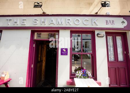 Lo Shamrock. Main Street, Roundstone, Co. Galway, Irlanda Foto Stock