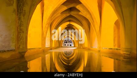 I bagni al Real Alcazar de Sevilla, il Royal Alcázar di Siviglia è un palazzo reale a Siviglia Andalusia Spagna Foto Stock