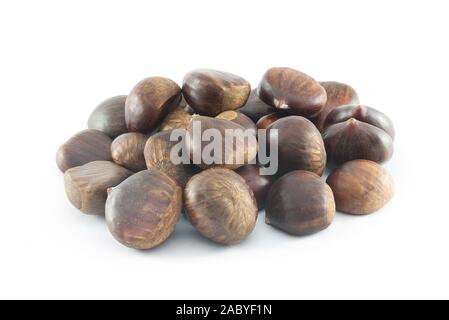 Mature castagne vicino. Materie castagne. Fresche dolci di castagne. Sfondo di cibo Foto Stock