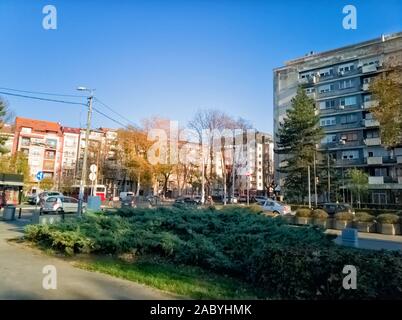 Crveni Krst, Vracar, Belgrado, Serbia - Novembre 25, 2019: piazza con verde, vista la Milesevska street, sfondo Foto Stock