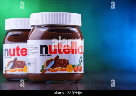 POZNAN, POL - Jan 25, 2019: vasetti di Nutella, un ampiamente popolare marca di un zuccherato cacao nocciole diffusione, introdotto sul mercato nel 1964 da Ita Foto Stock