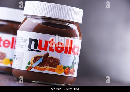 POZNAN, POL - Jan 25, 2019: vasetti di Nutella, un ampiamente popolare marca di un zuccherato cacao nocciole diffusione, introdotto sul mercato nel 1964 da Ita Foto Stock