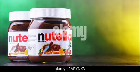 POZNAN, POL - Jan 25, 2019: vasetti di Nutella, un ampiamente popolare marca di un zuccherato cacao nocciole diffusione, introdotto sul mercato nel 1964 da Ita Foto Stock