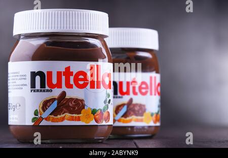 POZNAN, POL - Jan 25, 2019: vasetti di Nutella, un ampiamente popolare marca di un zuccherato cacao nocciole diffusione, introdotto sul mercato nel 1964 da Ita Foto Stock