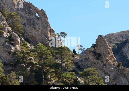 Formazioni geomorfologia di Els porte del Parco Naturale, un calcare massiccio montuoso al confine tra Aragona e Catalogna Foto Stock