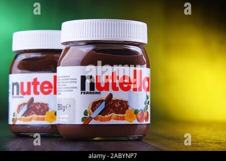 POZNAN, POL - Jan 25, 2019: vasetti di Nutella, un ampiamente popolare marca di un zuccherato cacao nocciole diffusione, introdotto sul mercato nel 1964 da Ita Foto Stock