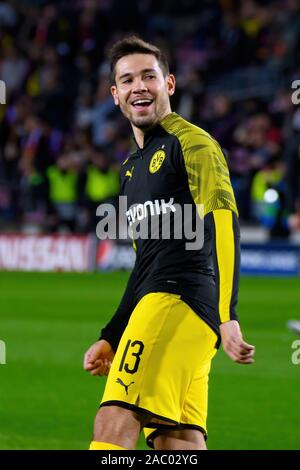 Barcellona - NOV 27: Raphael Guerreiro gioca in champions league match tra FC Barcelona e Borussia Dortmund allo stadio Camp Nou su Novemb Foto Stock