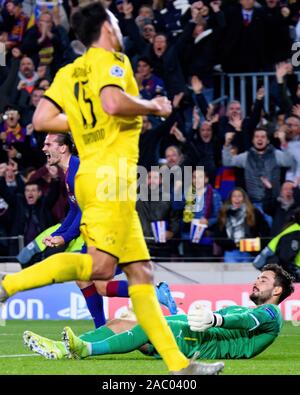 Barcellona, Spagna. 27 Nov, 2019. Griezmann celebra un obiettivo durante la Champions League match tra FC Barcelona e Borussia Dortmund al Camp Foto Stock