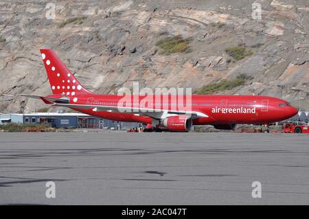 Cambiamento climatico - DELLA GROENLANDIA KANGERLUSSUAQ (SONDRE STROMFJORD) aeroporto probabilmente di chiudere entro cinque anni a causa del permafrost sotto la pista lo scongelamento. Foto Stock