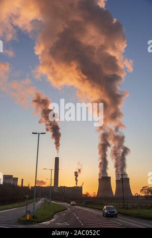 Fiddlers Ferry Coal Fired power station al tramonto di sera d'inverno. Foto Stock