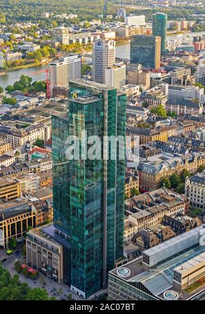 Francoforte, Germania - 17 settembre: veduta aerea della città e i grattacieli di Francoforte in Germania il 17 settembre 2019. La Foto presa dal principale a Foto Stock