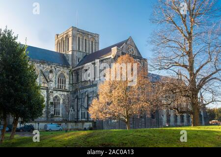 La Cattedrale di Winchester durante l'inverno, Hampshire, Inghilterra, Regno Unito Foto Stock