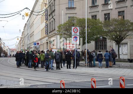 "Venerdì per il futuro' Schülerdemonstration gegen die Klimapolitik mit Schülern und Schülerin Vom Bahnhof zum Foto Stock