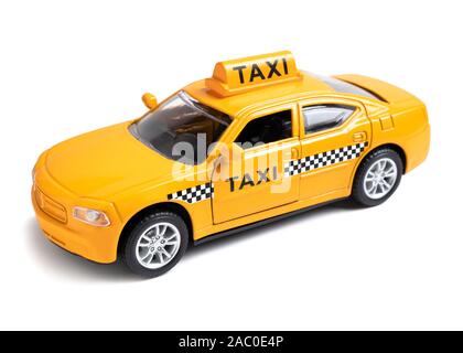 Giocattolo giallo taxi auto isolati su sfondo bianco Foto Stock