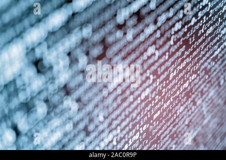 Comprimere i CSS il codice di programmazione a schermo in toni di blu e rosso perdita di luce Foto Stock