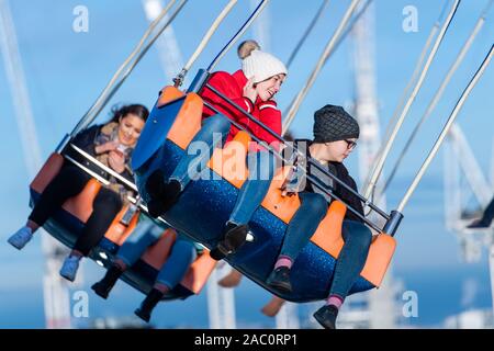 Nella foto, i festeggiamenti natalizi della capitale scozzese iniziano ufficialmente questo fine settimana con Light Night la domenica, Foto Stock