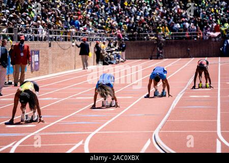 Dezerea Bryant e Aaliyah marrone (USA) in concorrenza USA vs il mondo le donne 4x100m a 2019 Penn relè . Foto Stock