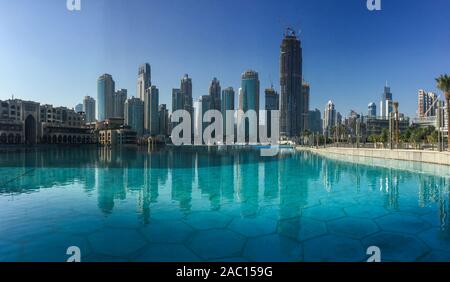 Dubai, Emirati Arabi Uniti - Dic 7, 2018. Edifici alti in aumento in Dubai, EAU. Dubai è una città globale e business hub del Medio Oriente. Foto Stock