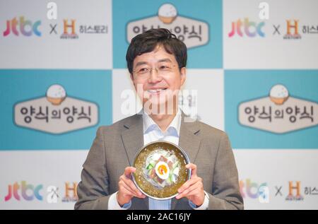 Yu Hyon-Jun, Nov 29, 2019 : un sud coreano professore e architetto Yu Hyon-Jun partecipa a una conferenza stampa di 'Manners del gusto", un programma TV di JTBC a Seul, in Corea del Sud. Credito: Lee Jae-Won/AFLO/Alamy Live News Foto Stock