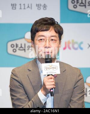 Yu Hyon-Jun, Nov 29, 2019 : un sud coreano professore e architetto Yu Hyon-Jun partecipa a una conferenza stampa di 'Manners del gusto", un programma TV di JTBC a Seul, in Corea del Sud. Credito: Lee Jae-Won/AFLO/Alamy Live News Foto Stock