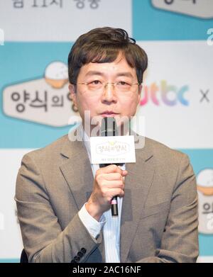 Yu Hyon-Jun, Nov 29, 2019 : un sud coreano professore e architetto Yu Hyon-Jun partecipa a una conferenza stampa di 'Manners del gusto", un programma TV di JTBC a Seul, in Corea del Sud. Credito: Lee Jae-Won/AFLO/Alamy Live News Foto Stock