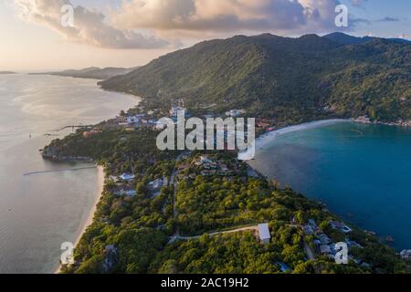 Immagine aerea del drone di Ko Tao o isola di Koh Tao in Thailandia Foto Stock