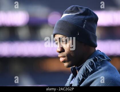 Londra, Regno Unito. 30 Novembre, 2019. Tottenham Hotspur Stadium, Londra, Regno Unito. 30 Novembre, 2019. English Premier League Football, Tottenham Hotspur versus AFC Bournemouth; Tanguy Ndombélé del Tottenham Hotspur ispeziona il passo prima di kick off - rigorosamente solo uso editoriale. Nessun uso non autorizzato di audio, video, dati, calendari, club/campionato loghi o 'live' servizi. Online in corrispondenza uso limitato a 120 immagini, nessun video emulazione. Nessun uso in scommesse, giochi o un singolo giocatore/club/league pubblicazioni Credito: Azione Sport Plus/Alamy Live News Foto Stock