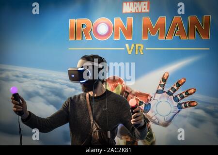 Barcellona, Spagna. 29 Nov, 2019. Marvel Comics Iron Man logo che si vede durante il festival.Il Barcellona Con NiceOne Gaming & esperienze digitali Festival dedicato al video industria del gioco e la realtà virtuale ha luogo presso il Gran Vía-una fiera dal 28 novembre al 1 dicembre 2019. Credito: Paco Freire SOPA/images/ZUMA filo/Alamy Live News Foto Stock