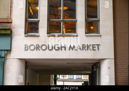 Londra - 27 settembre 2019: Segno sopra un arco di ingresso al mercato di Borough di Londra. Foto Stock