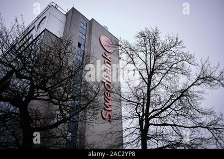 Svedese (banca Swedbank) il logo visto su Swedbank Estonia headquarters building a Tallinn. Foto Stock