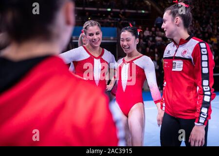 Ludwigsburg, Deutschland. 30 Novembre, 2019. MTV Stuttgart è il tedesco del team campione: Elisabeth Seitz, Kim bui e Pauline Schaefer allegria. GES/Ginnastica/Team tedesco campionato: Bundesliga finale, 30.11.2019 - GES/Ginnastica/team nazionale tedesco campionati, 30.11.2019 - | Utilizzo di credito in tutto il mondo: dpa/Alamy Live News Foto Stock