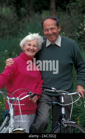 Ritratto felice coppia di anziani Foto Stock