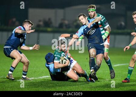 Treviso, Italia. 30 Nov, 2019. Ian keatley (Treviso) blockedduring Benetton Treviso vs Cardiff Blues, Rugby Guinness Pro 14 a Treviso, Italia, 30 novembre 2019 - LPS/Ettore Grifoni Credito: Ettore Grifoni/LP/ZUMA filo/Alamy Live News Foto Stock