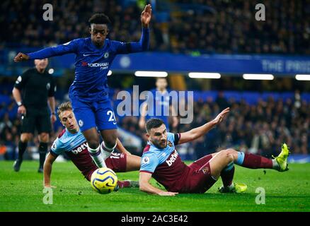 Londra, Regno Unito. 30 Novembre, 2019. Chelsea's Callum Hudson-Odoi durante la Premier League inglese tra Chelsea e West Ham United presso la Stanford Bridge Stadium, Londra, Inghilterra il 30 novembre 2019 Credit: Azione Foto Sport/Alamy Live News Foto Stock