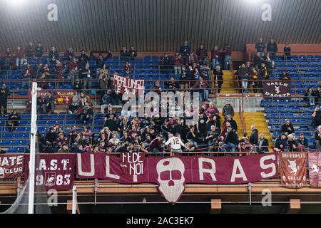 Genova, Italia. 30 Nov, 2019. ventole torinoduring Genova vs Torino Calcio italiano di Serie A del campionato Gli uomini a Genova, Italia, 30 novembre 2019 - LPS/Francesco Scaccianoce Credito: Francesco Scaccianoce/LP/ZUMA filo/Alamy Live News Foto Stock