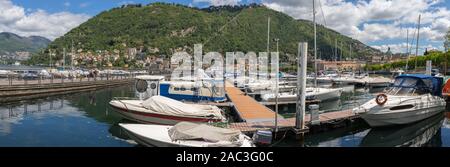 Como - il panorama dal porto con il lago di Como. Foto Stock