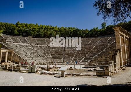 Parti del teatro antico a Epiaurus, Grecia Foto Stock